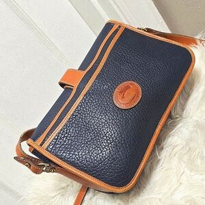 Dooney & Bourke Vintage Navy Tan Women’s bag🌴